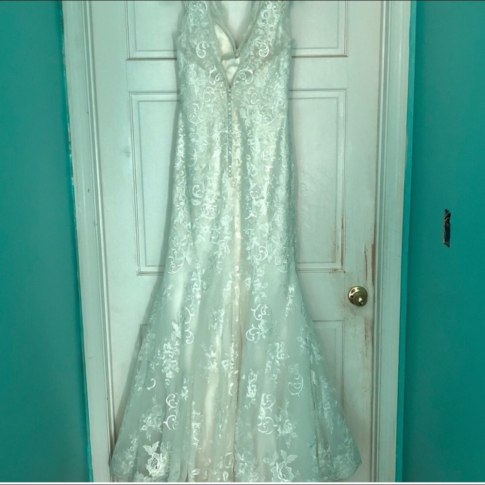 Maggie Sottero mermaid wedding dress - Picture 5 of 9